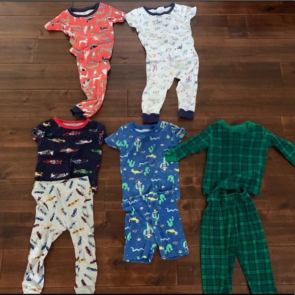 5 pairs of 18-24 months pajamas cars, animals, alphabet, plaid, etc - Picture 1 of 6
